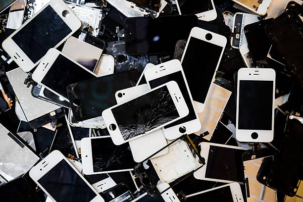 Top Signs You Need To Visit An iPhone Repair Shop