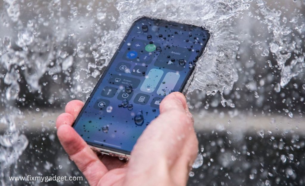 How To Remove Water Inside Phone Screen